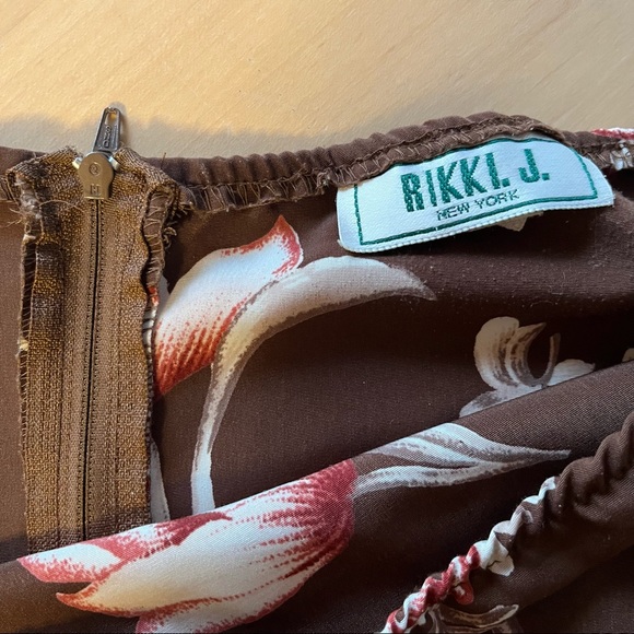 EUC Rikki J vintage silky maxi floral skirt - back zip - Picture 6 of 6